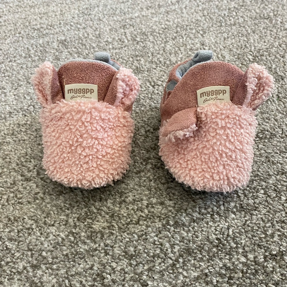 Pink baby shoes